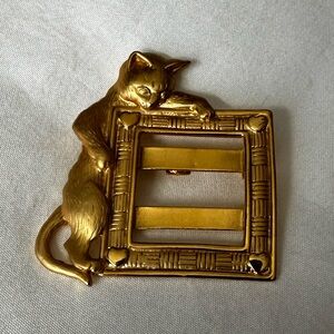 Vtg JJ Jonette Brooch Kitty Cat Picture Frame Photo Holder-Gold Tone Pin Brooch
